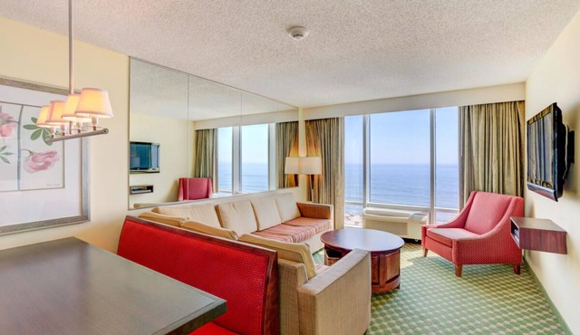 Luxury Beachfront Resort 1BR Suite w/Full Kitchen in VA Beach Sleeps 4+