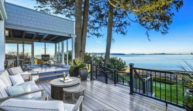 Luxury Beachfront - 3-bedroom house in Camano, perfect relaxation - Hot tub