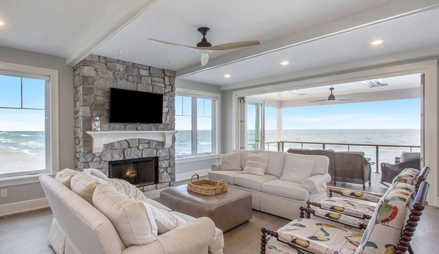 Luxury Beachfront 5b w/Hot Tub & Kayaks