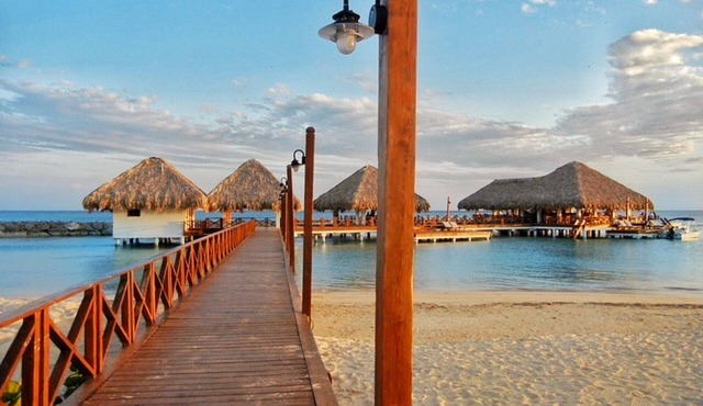 Luxury Beachfront Apartment – Perfect for Families!