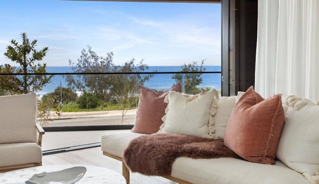 Luxury beachfront 3 bedroom apartment @ Coolum First Bay