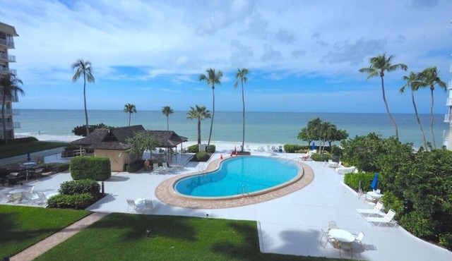 LUXURY BEACHFRONT Condo - Naples Continental Club