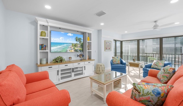Luxury Beachfront Escape with Designer Touches -Kings Crown 110- Sanibel