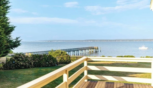 Luxury Beachfront Peaceful Large Yard Mooring