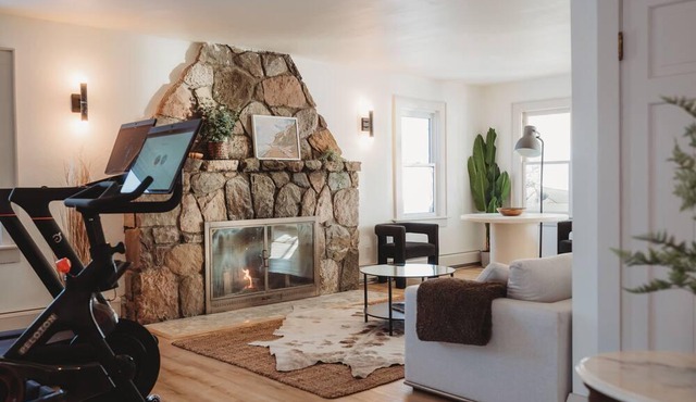 Luxury beachfront retreat w/hot tub - Sleeps 14