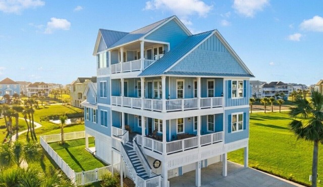 Luxury Beachfront Retreat, Family-Friendly! Elevator, Pool, Hot Tub, EV charger!