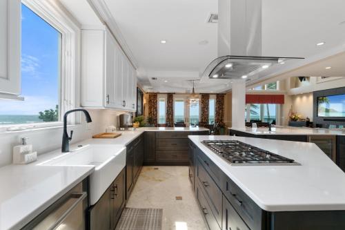 Luxury Beachfront Vacation Getaway on Bonita Beach, Sleeps 12