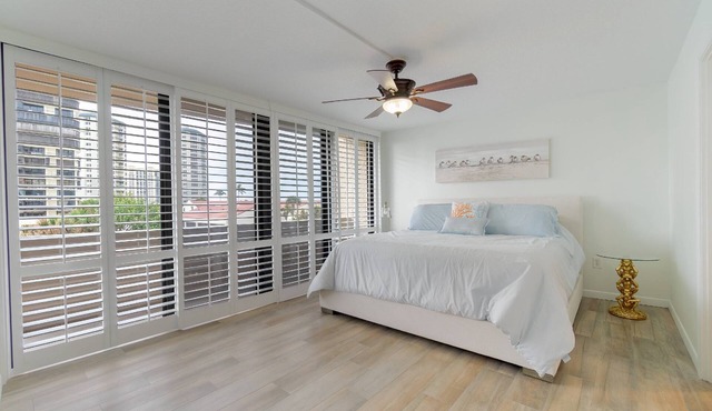 Luxury Beachfront Condo, Pool, Tennis Court, Sauna, Gym #locationenvy