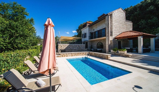 Luxury Beachfront Villa in Dubrovnik with Pool