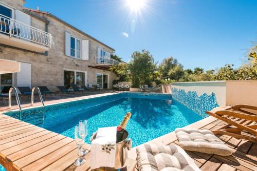 Luxury beachfront Villa Casa Mare with heated pool near Supetar - Brač