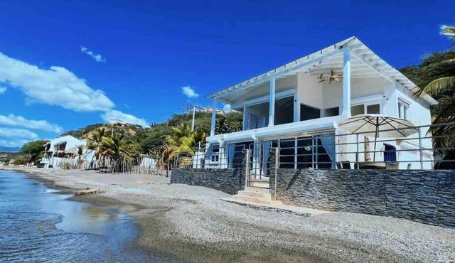 Luxury Beachfront Villa Los Almendros