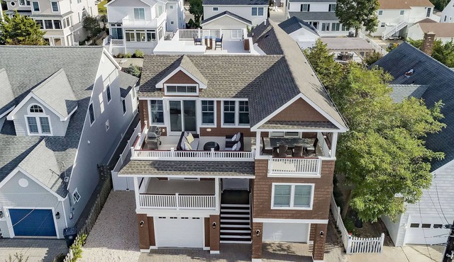 LUXURY BEACHHOUSE/LARGE HEATED POOL/3000 sqft