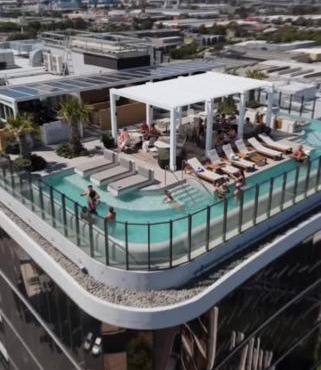 Luxury Beachside Apartment