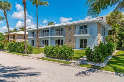 Luxury Beachside Condo 1 Steps to the Beach