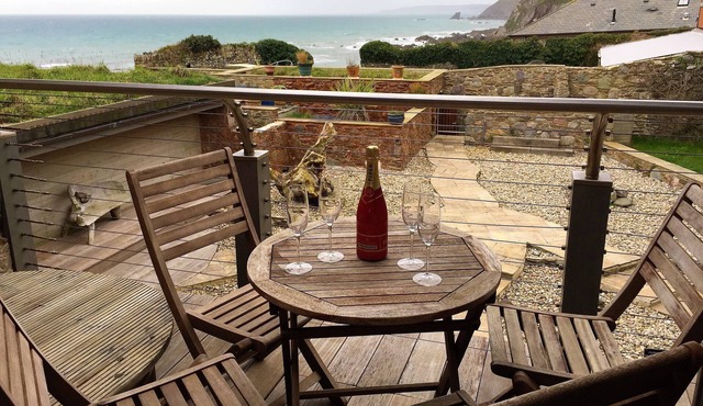 Luxury Beachside Cottage - Unspoilt Cornish Village - Child/Dog Friendly