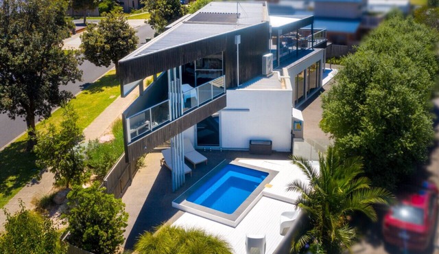 Luxury Beachside Entertainer With Heated Pool