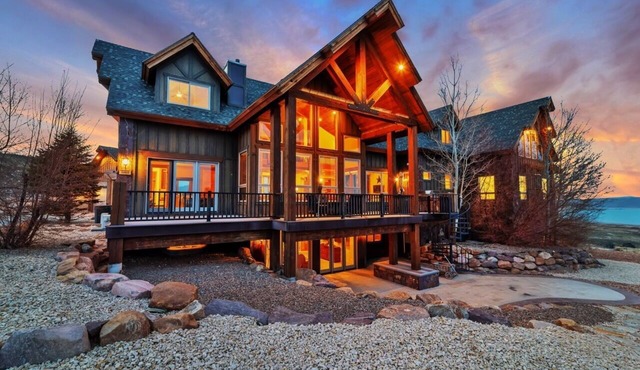 Luxury Bear Lake Home -The Moose -THEATER, PICKLEBALL, SPORTS COURT, POOL/HOTTUB