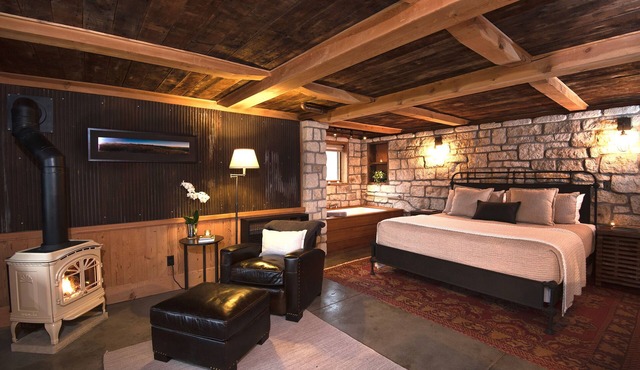 Luxury Bed & Bath Suite Available Nightly
