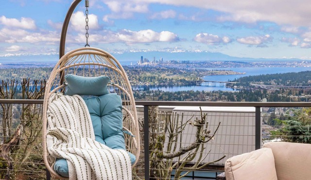 Luxury Bellevue 2B Basement w/180º+ Stunning View