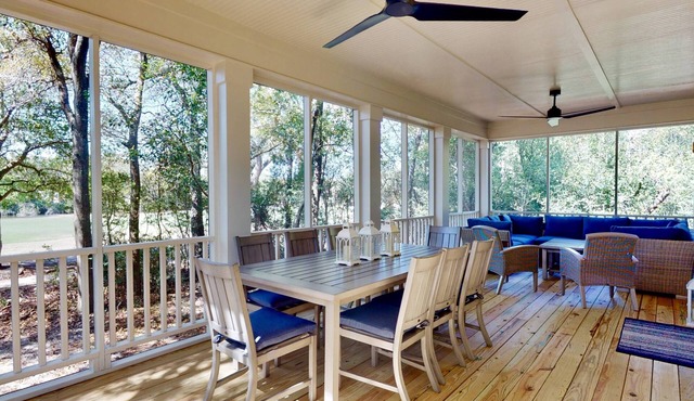 Luxury BHI Retreat | Golf Views | 3 King Suites | BHI + Shoals Clubs | Dog Friendly | Kayaks