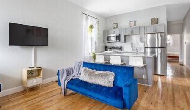 Luxury Bi-Level 3 Bedroom 2 Bathroom with Game Room