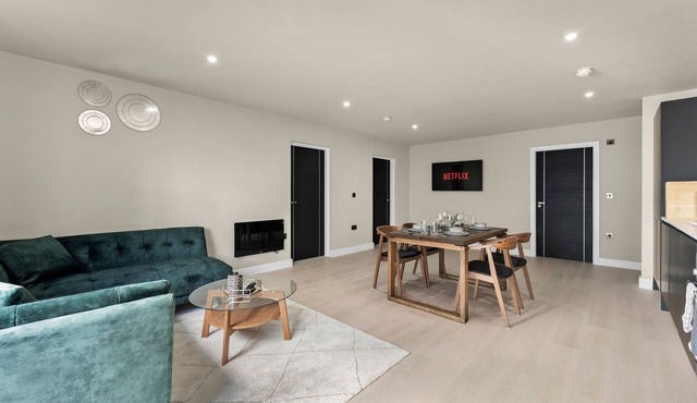 Luxury Birmingham Apartment - Parking