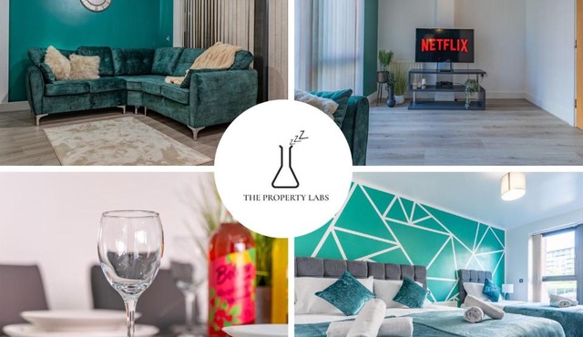 Luxury Birmingham City Centre Townhouse with BALCONY- Sleeps 10 - FREE Parking - Perfect for Contractors, Business Travellers, Families and other Groups - Near Bullring, Newstreet, Selfridges, NEC, NIA & Birmingham airport