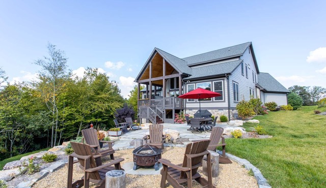 Luxury Blowing Rock Mtn Home: 4 BR, Hot Tub, Fire Pit, Gated Lake Community
