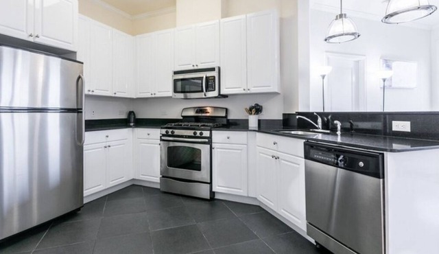 Luxury Blue 2 Bedroom 2 Bath Near the River and manhattan