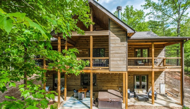 Luxury Blue Ridge Cabin with Hot Tub, Game Room, Outdoor Fireplace, Pet Friendly