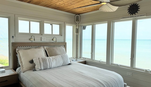 Luxury Boat House Getaway