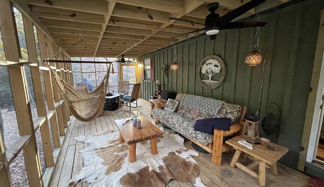 Luxury Bohemian Cabin on Coker Creek w Oversized Hot Tub, Fire-pits, and Hiking