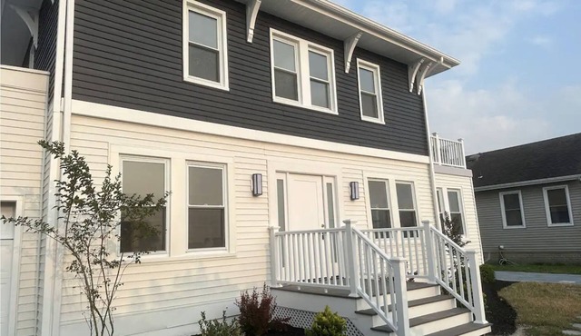 Luxury Boho Bay House. Balcony with Sunset Views, Near Casinos & Beach