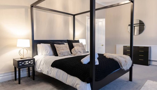 Luxury Boutique 5 bedroom House in Cardiff