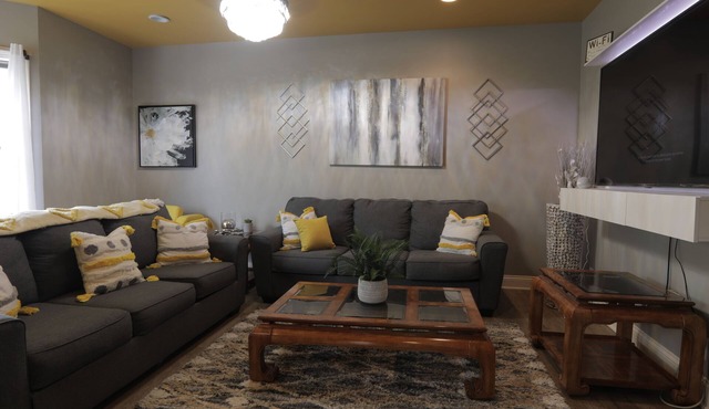 Luxury Boutique Style 1 Bdrm Condo in Downtown Location