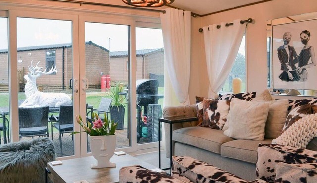 Luxury Boutique Style Lodge With hot tub