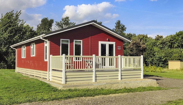 Luxury boutique style lodge with one double bedroom and one twin bedroom.