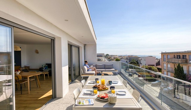 Luxury brand new appartment 40 m away from a large sand beach