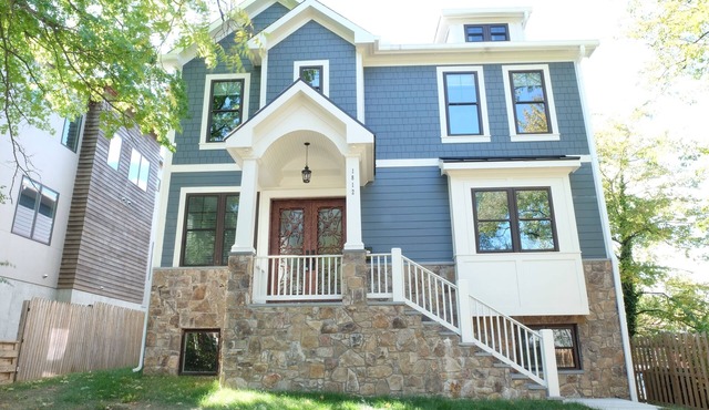 Luxury brand-new home mins away from Washington DC