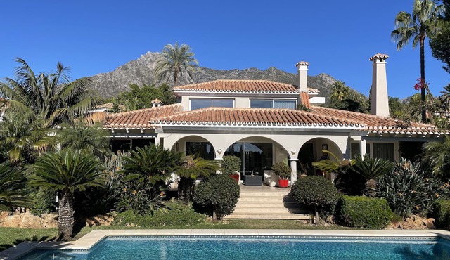 Luxury bright villa in Marbella Golden Mile with great sea and mountain views