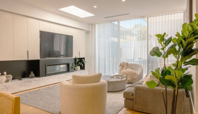 Luxury Brighton East Retreat | Sauna BBQ 3BR/3BA