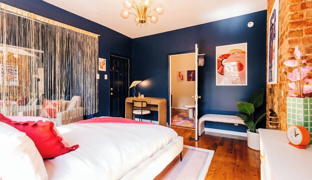 Luxury brownstone, sleeps 5, 15 mins NYC + 20 mins to MetLife Stadium!