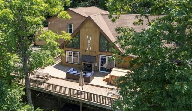 Luxury Bryce Cabin w/Hot Tub, Mountain Views, Theater, Game Room, Firepit!