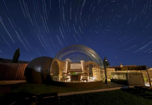 Luxury Bubble Retreat with Private Jacuzzi & Night Sky Views in Segovia, Spain