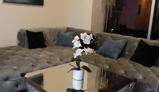 Luxury Buckhead High Rise apartment, walk to Lenox, clubs, fine dining.