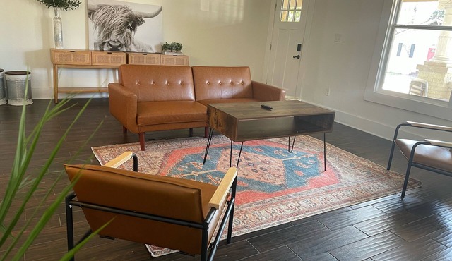 Luxury Bungalow - 5 minutes to downtown and the Riverwalk