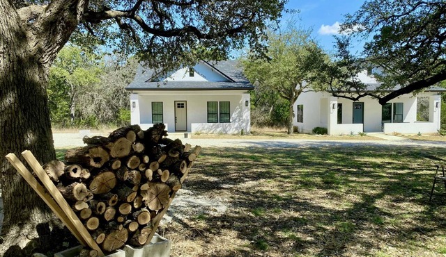 Luxury Bungalow near Gruene Hall, Whitewater Amphitheater & The Chandelier.