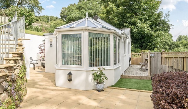 Luxury bungalow with outstanding countryside views minutes drive to many beaches