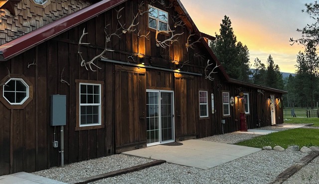 Luxury bunkhouse home along the West Fork River