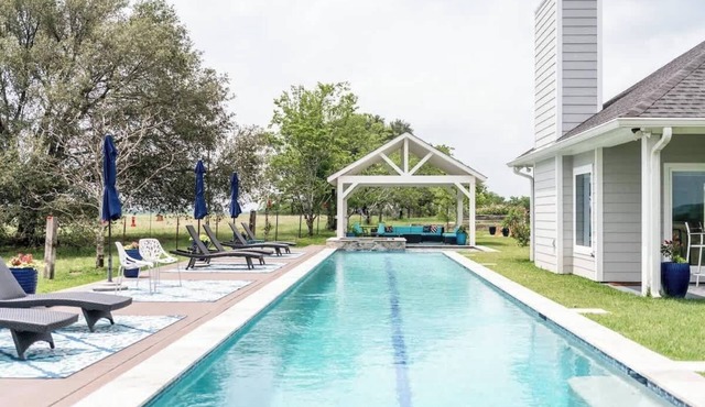 Luxury Burton Escape | Pickleball + Pool + Hot Tub